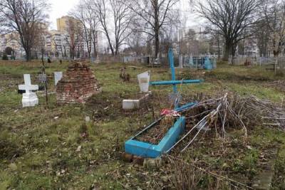 Старое кладбище на улице Попова в Белгороде ждет ремонт