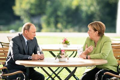 Меркель обсудит Афганистан на встрече с Путиным