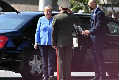 Телефонный звонок Меркель прервал речь Путина на переговорах