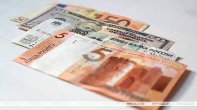 Белорусский рубль на торгах 20 августа укрепился к трем основным валютам