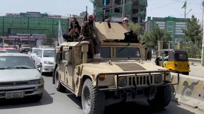 Военные применили слезоточивый газ для разгона афганцев у аэропорта Кабула