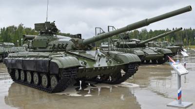 Иностранцев шокировал камуфлированный скотчем танк на репетиции парада в Киеве