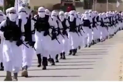 Талибы устроили парад с захваченным американским оружием