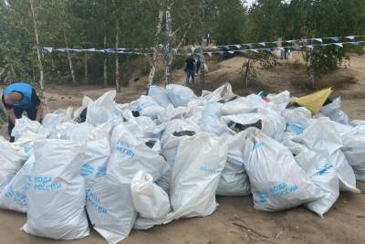 Более 500 мешков мусора собрали волонтеры на берегу Романцевских гор в рамках акции «Вода России»