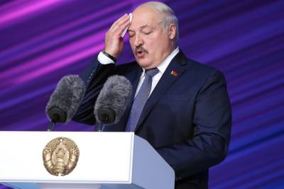 Лукашенко объяснил непонятливым военным, зачем менять Конституцию