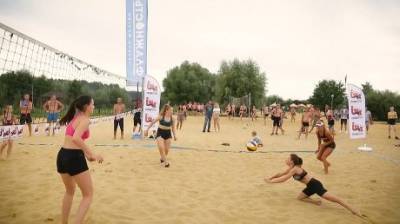 На пляже Спутника прошел красивый волейбольный турнир