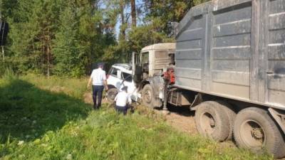 Водитель иномарки погиб в ДТП с КамАЗом на ЕКАД