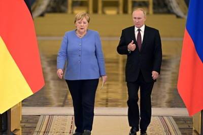 Меркель попросила Путина обсудить с талибами гуманитарную помощь Афганистану