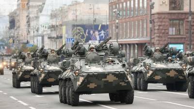 В Киеве репетицию парада военной техники прервали из-за сломавшегося танка