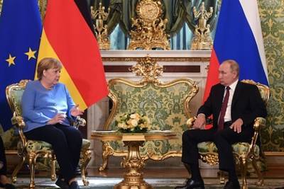 Путин предупредил Меркель о планах Украины отказаться от Минских соглашений