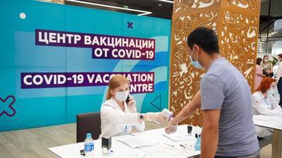 Мурашко назвал достаточным запас вакцин от коронавируса в России