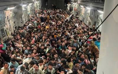 В США уточнили число беженцев, вывезенных рекордным рейсом из Кабула