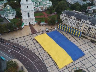 В Одесской области развернут самый большой флаг Украины
