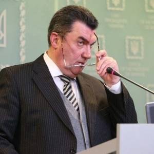 В Украине ввели санкции против Шария, Деркача и Гужвы
