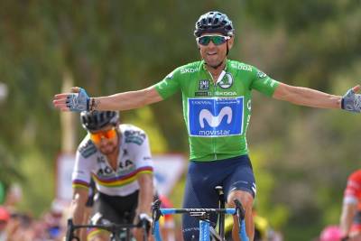 Испанский велогонщик Вальверде вылетел за ограждение во время этапа "Вуэльты". ВИДЕО