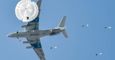 "Воздушный старт": в России на базе Ил-76 создадут систему "Молния" для роя дронов