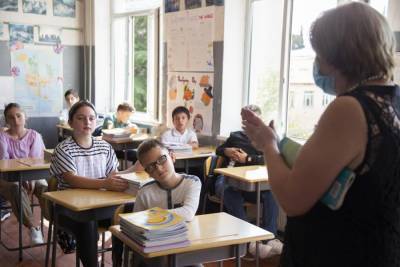 В Грузии назвали условие, при котором может возобновиться учеба в классах школ