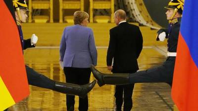 Прощальный визит Ангелы Меркель в Россию: Афганистан, газ и Навальный