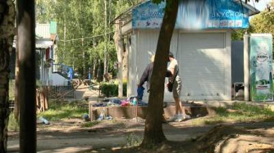 На ул. Рахманинова бездомные так и живут у ларька с мороженым - penzainform.ru