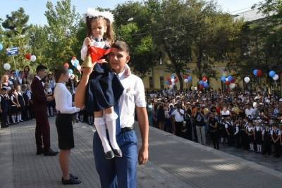 В Астрахани 1 сентября школьные линейки пройдут только 1 и 11 классов