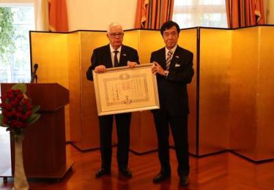 Латвийский композитор Раймонд Паулс получил японский Орден Восходящего солнца