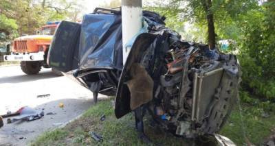 Автомобиль — в лепёшку, водитель погиб на месте. Жуткая авария в Стаханове. ФОТО