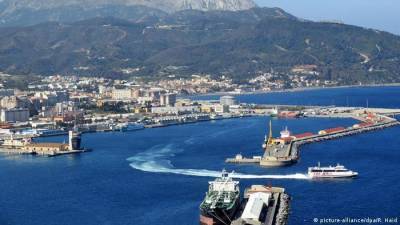 Испания не пустила в свой порт российские военные корабли
