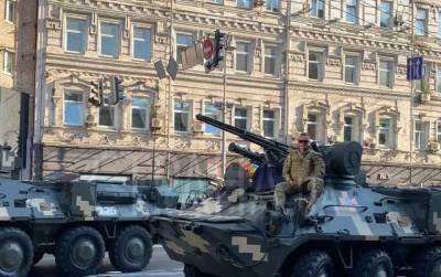 Блогерша из Киева назвала бредом репетиции военного парада: из-за этого весь город стоит