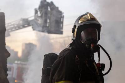 Пожар вспыхнул на складе в подмосковной Щербинке