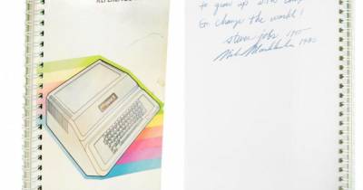С молотка за 58 млн руб. ушла инструкция к Apple II с подписью Джобса