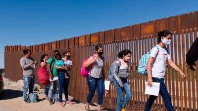 Байден просит Верховный суд заблокировать возвращение иммиграционной политики Трампа, известной как «Оставайтесь в Мексике»