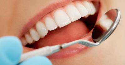 Стоматолог рассказала об опасности чистки зубов после завтрака