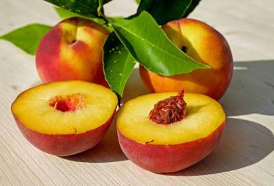 Агроном перечислил неочевидные признаки вкусных персиков