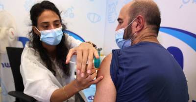 Израиль разрешил прививать людей старше 40 лет тремя дозами COVID-вакцины