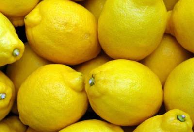Иммунолог заявила о вреде чрезмерного употребления чеснока и лимона при COVID-19