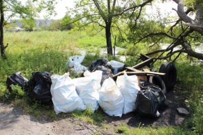 В Хабаровске очистили замусоренное озеро
