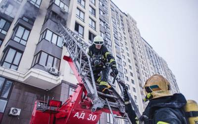 В Киеве утром горела многоэтажка, жителей эвакуировали