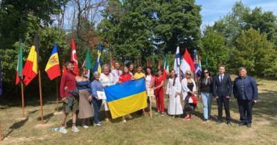 В Киеве высадили Аллею Независимости Украины (ФОТО)