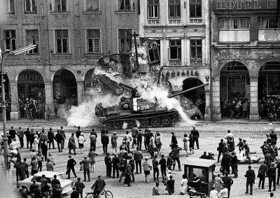Ровно 53 года назад войска Варшавского договора вторглись в Чехословакию