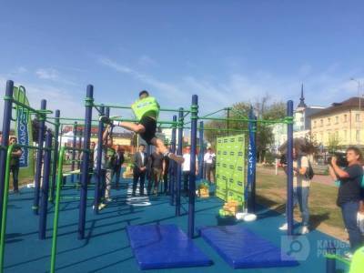 В Калуге на территории парка юного зрителя открыли спортивную площадку