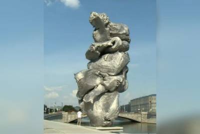 В Петербург из Москвы приедет 12-метровая шведская скульптура из алюминия