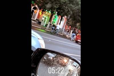 Полиция проверит видео с массовой дракой на Первомайском проспекте в Рязани
