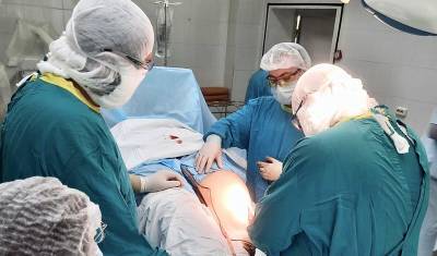 Хирурги в областной больнице № 3 осваивают новые технологии со специалистом из УФО