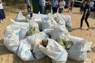 На озере Глубокое в Казани волонтеры собрали 50 мешков мусора