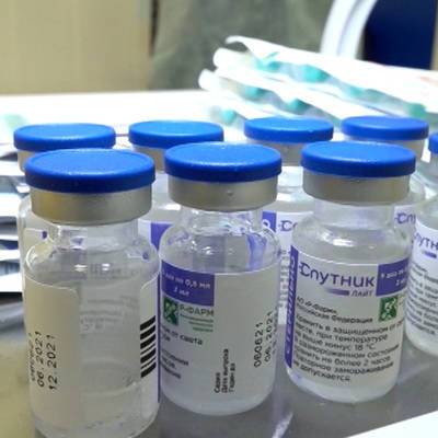 Минздрав разрешил вакцинировать пожилых «Спутником Лайт»