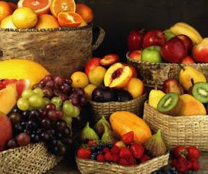Полезные ягоды и фрукты при почечнокаменной болезни