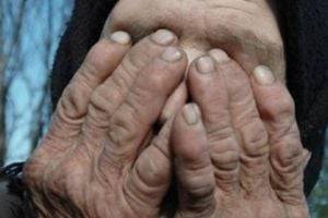 В Запорожье избитая пожилая женщина почти месяц лежала под деревом
