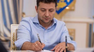 Зеленский ввел в действие санкции против Гужвы, Деркача и Шария