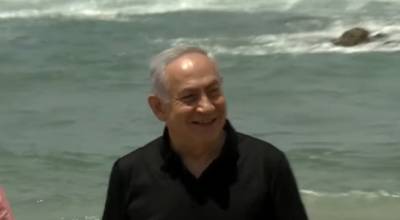 Нетаньягу расслабляется на острове, принадлежащему олигарху, свидетелю по делу о взяточничестве, Ларри Эллисону