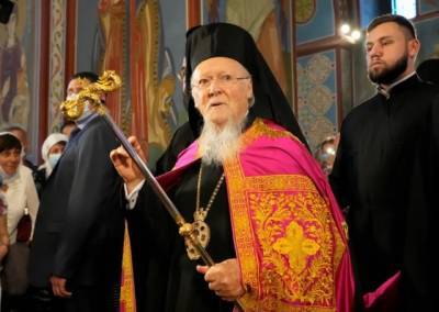 Вселенский Патриарх посещает Украину в знак поддержки независимости страны